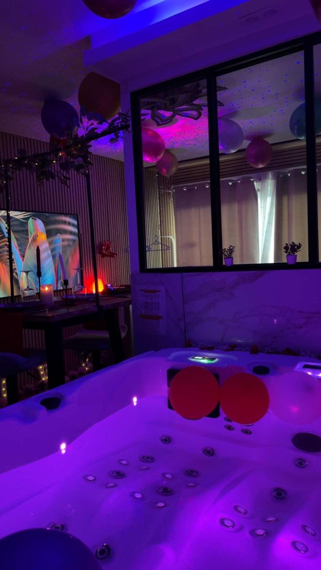 Love Room Nantais Нант Экстерьер фото